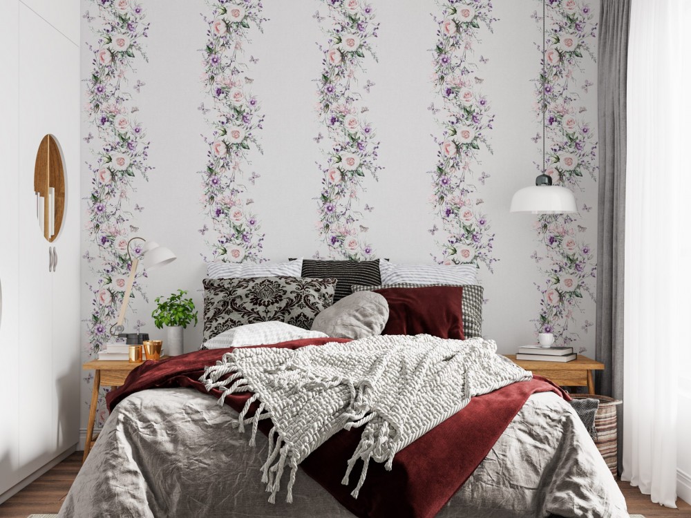 Klasik Fransız Stil Çiçekli Şerit Desenli ve Beyaz Zeminli Duvar Kağıdı