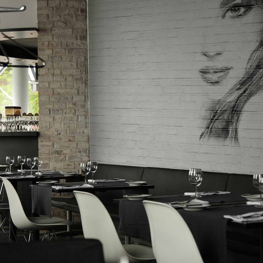 Beyaz Tuğla Dokulu Zemin Üzerine Sanatsal Kadın Portresi Eskizli Duvar Kağıdı