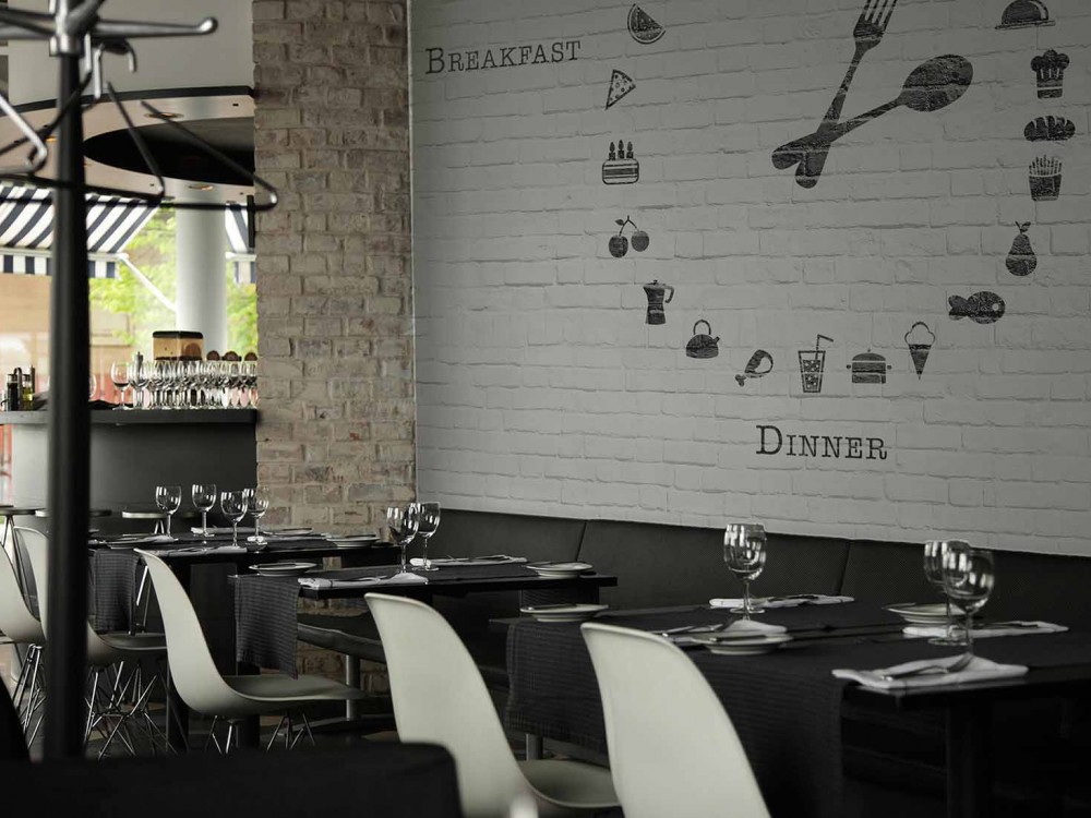 Beyaz Tuğla Desenli ve Mutfak İkonlu Dev Saat Duvar Kağıdı