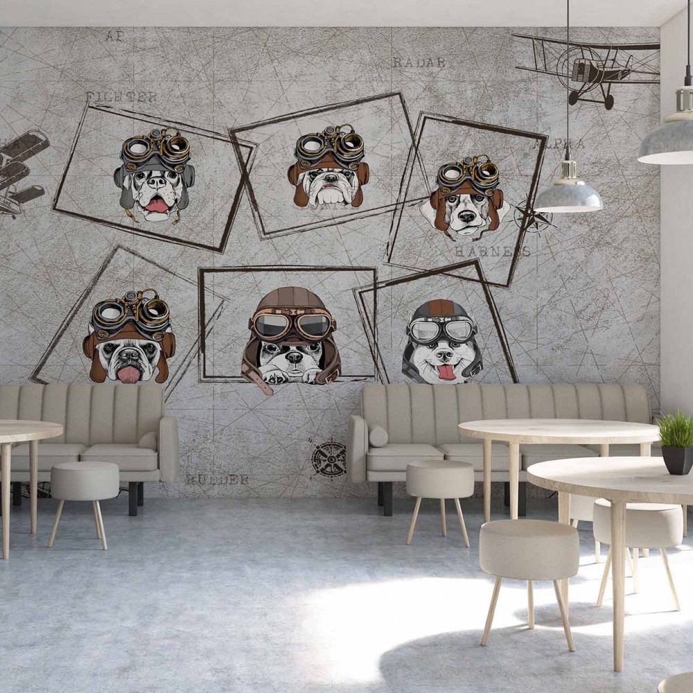 Pilot Gözlüklü Sevimli Köpekler ve Vintage Harita Desenli Duvar Kağıdı