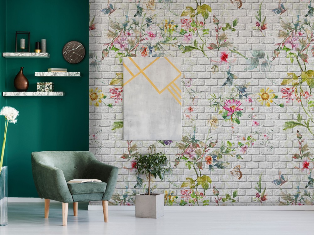 Tuğla Görünümlü Zemin Üzerine Sarmaşık Çiçek ve Kelebek Desenli Duvar Kağıdı