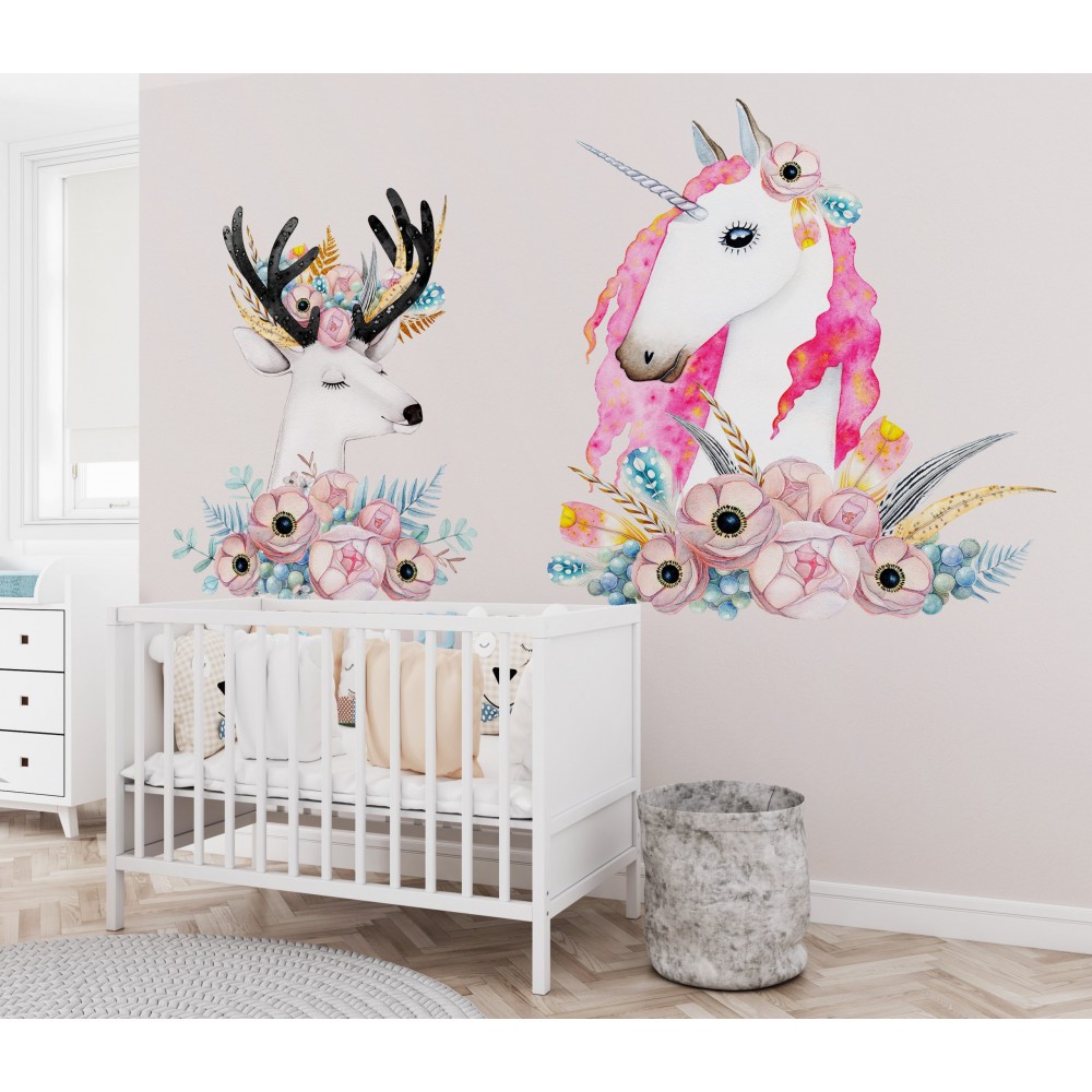 Sevimli Unicorn ve Geyik Figürlü Çiçek Taçlı Bebek Odası Duvar Kağıdı
