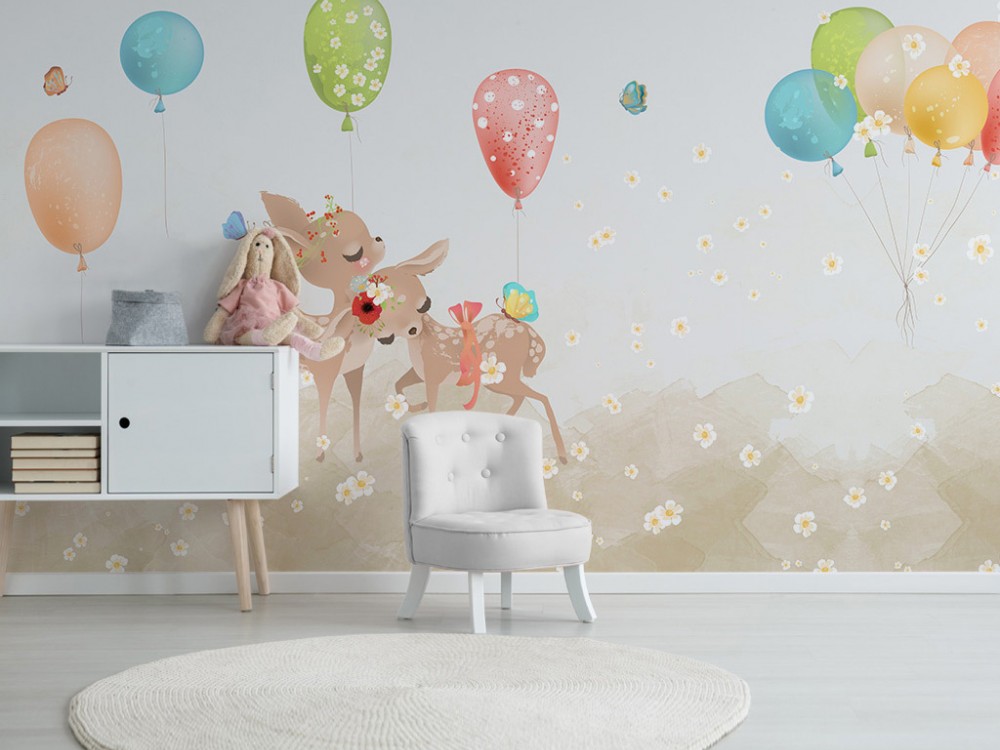 Masalsı Doğa Serisi: Soft Bej Zeminli Çiçekli Geyikler ve Balon Desenli Bebek Odası Duvar Kağıdı