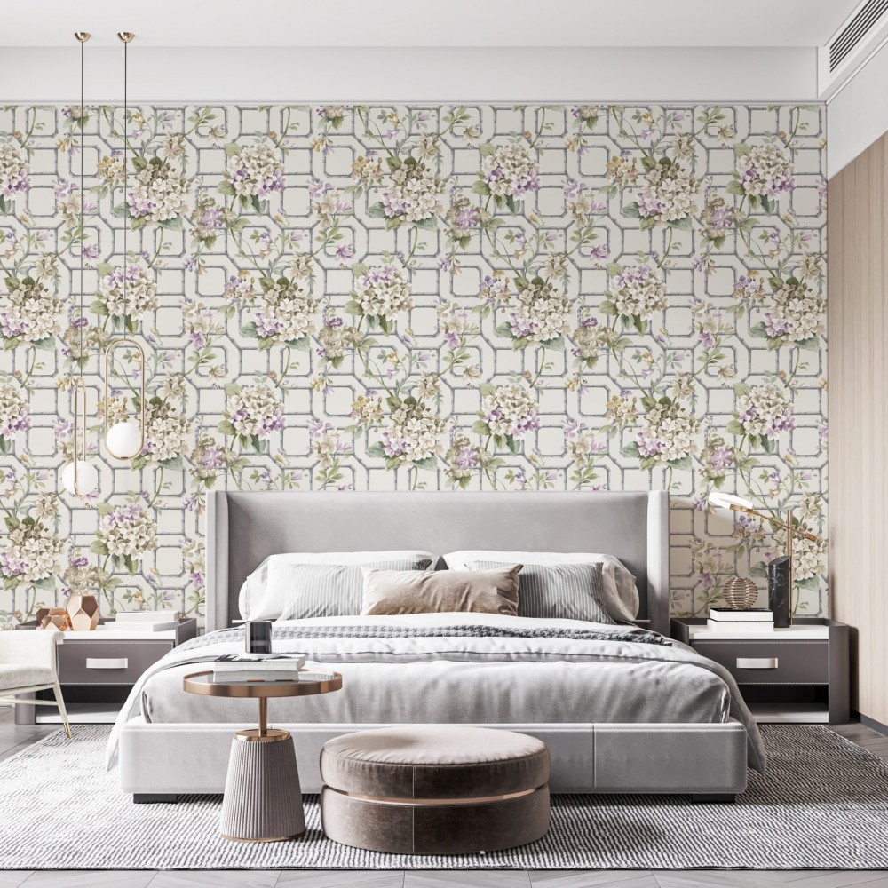 Şık Çizgisel Zemin Üzerine Lila ve Krem Çiçekli Duvar Kağıdı
